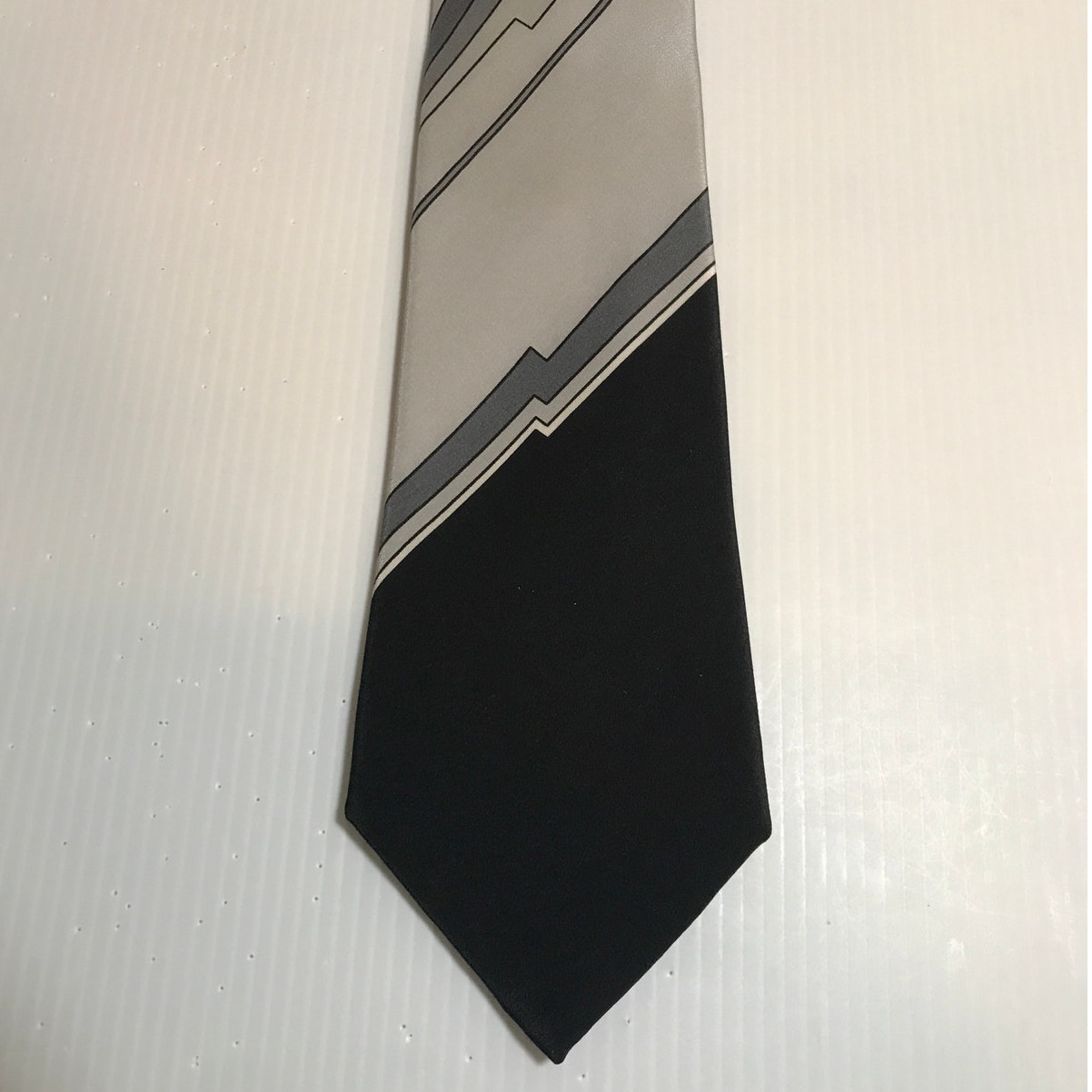 Oleg Cassini Geometric Elegant Classic Necktie